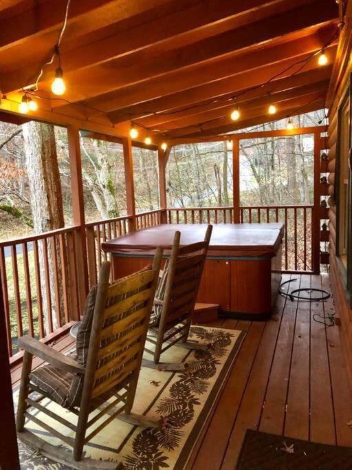 The Fishing Hole Cabin - Sage Vacations 개틀린버그 외부 사진